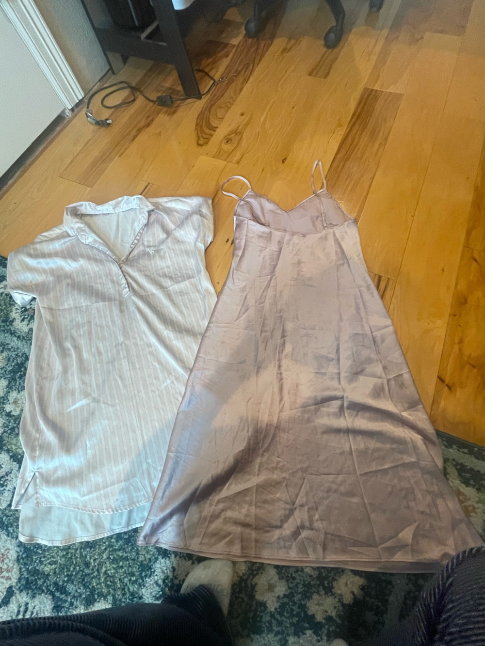 Victoria secret night gowns set - Picture 4 of 5